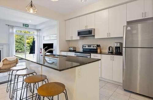 The Blue Mountains Villa | Family Townhome at Blue with Resort Shuttle