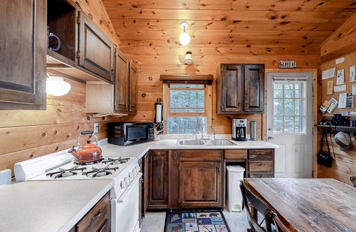 Winthrop Cabin | Fantastic Lakefront Cabin W/Free WiFi, Three Kayaks, Private Dock, & Firepit