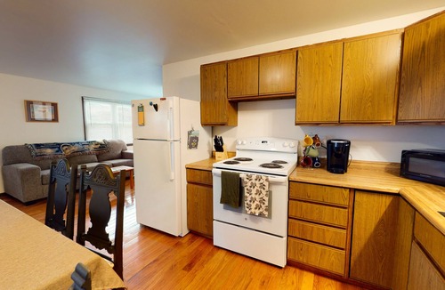 Weeks Mills House | Fantastic two-level home & guest cottage with fast WiFi & lake access - dogs OK