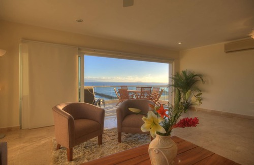 Emiliano Zapata Condo | Farito Beachfront Penthouse, Surf & Paddle Board.