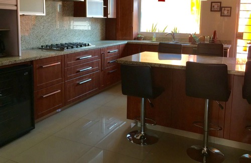 Zona Expo House | Faro Expo GDL for 12 pp near Plaza del Sol. Pet friendly. Steps from the expo.