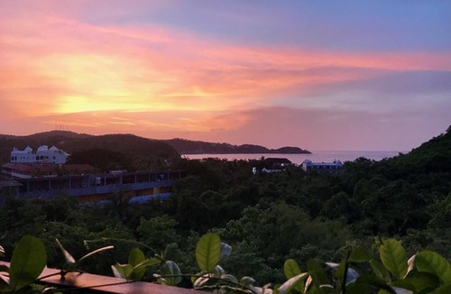 P Chahue Condo | Featured on HGTV -Majestic Ocean/Mountain View-PH w/PRIVATE POOL- No Car Needed