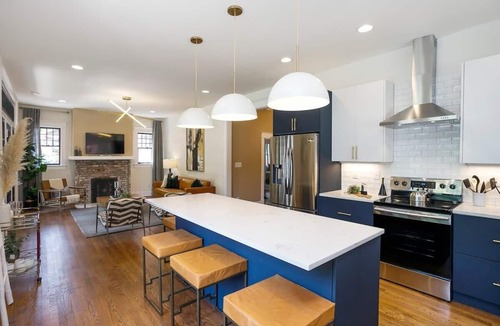 Hillsboro Village House | Feb. Sale! HotTub, Upscale Craftsman, Belmont Walk