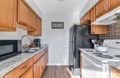 Lake Fenton Apartment | Fenton Flats- Suite 1 With On Site Hot Tub and Personal Garage