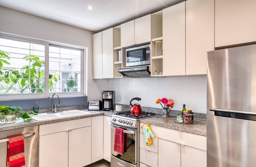 Hipodromo Condesa Apartment | Fine Taste, Spacious, Family Friendly, 3-Bedroom Gem in the heart of Condesa