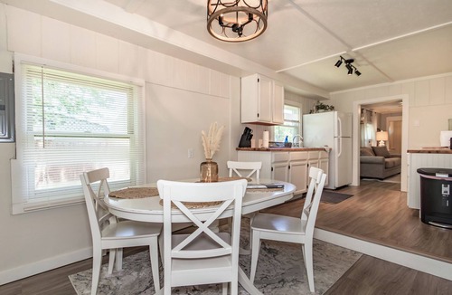 Mentor Headlands House | Fisherman's Cottage 4 beds Mentor Ohio Near Lake
