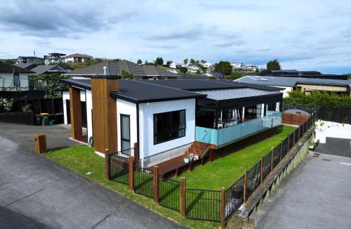Hamilton House | Flafstaff Luxe Haven with Four Bedrooms Retreat