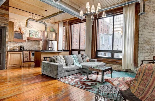 Downtown Nashville Condo | *Flat Loft* Walk to Broadway* Printers Alley Lofts