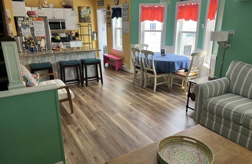 North End House | Four Blocks To Beach & Boardwalk + Pet Friendly