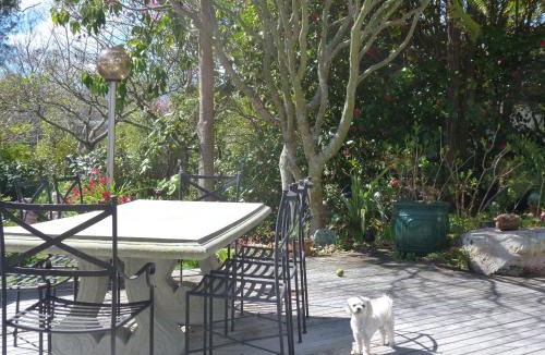Two Mile Bay Bed & Breakfast | Fred&Donz Bed and Breakfast