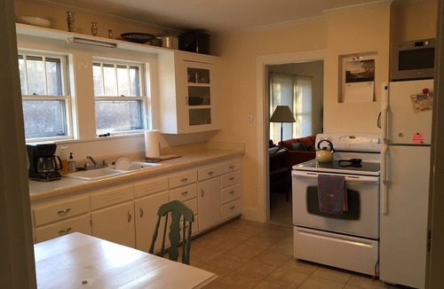 Blue Hill House | Friendly Cottage In Blue Hill - Sleeps 4