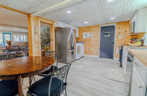 Richmond House | Friendly Richmond Cottage with Private Yard