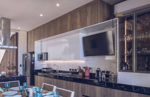 Miramar House | Front Beach House For Families