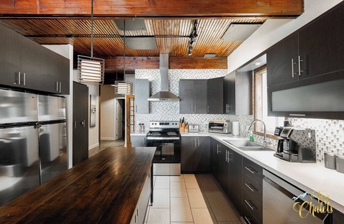 Cheneville Ski Chalet | Front LAKE Simon, HOT TUB, private BEACH, 4 bedroom, 2 private office, 10 beds, 16 people.