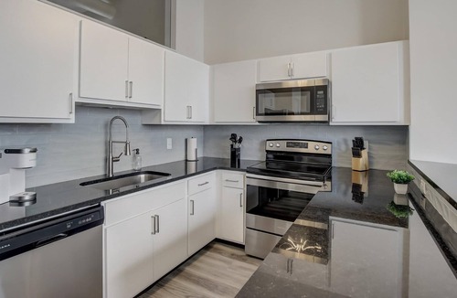 Mile Square Apartment | Frontdesk | 2 BR Apt by Soldiers/Sailors Monument
