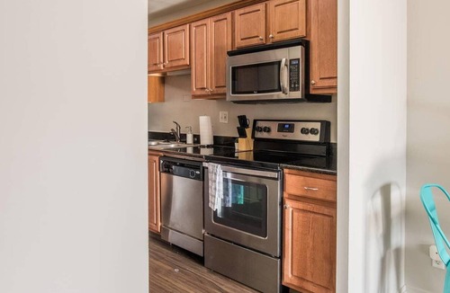 Gateway District Apartment | Frontdesk | Updated 1BR Apt Near the River