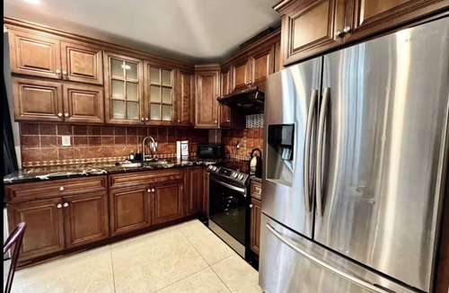 Chinatown Apartment | Funky & Bright 4 Bed Apt in Prime location!