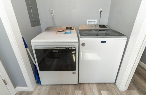 Middletown House | Furnished Ranch Home with FREE washer and dryer