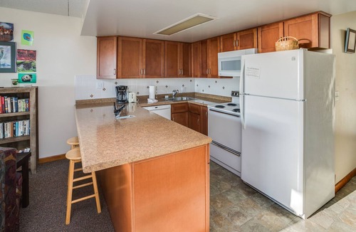 Gearhart Condo | G661 - 1 Bedroom 3rd floor, Elevator, No Cleaning Fees