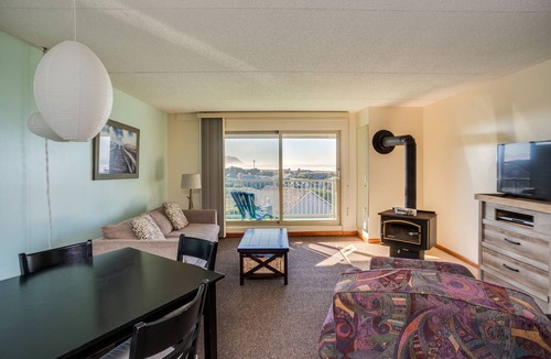 Gearhart Condo | G661 - 1 Bedroom 3rd floor, Elevator, No Cleaning Fees