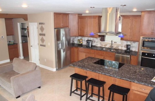 Broadmoor-Broadway Cottage | Gem Show/Golf/Univ.of AZ Sports/Birding, Bicycling, Hiking