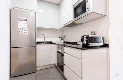 Jeronimos Apartment | Genteel Home Retiro II