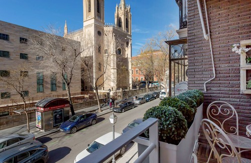 Jeronimos Apartment | Genteel Home Retiro II