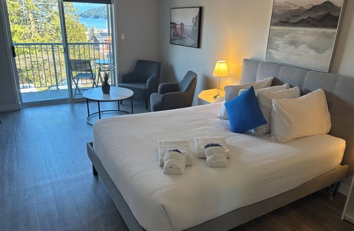 Gibsons Hotel | Gibsons Landing Inn