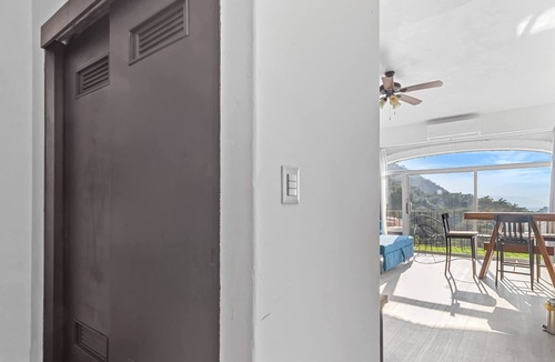 South Shore Hotel Area Apartment | Girasol 1001: Playa Gemelas Beachfront Suite