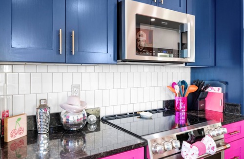 Cleveland Park House | Girl Trip, Mins to DT, Hot Tub, Sleeps 12