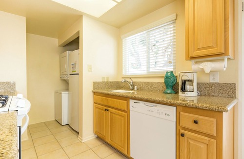 Oxnard Shores Hotel | Good-Value 3 Units w/Kitchen & Free Parking!