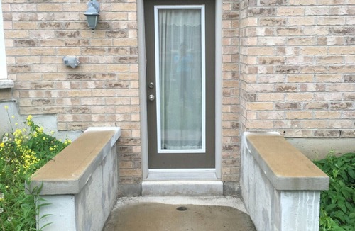 Ajax House | GORGEOUS 1 BDR PRIME KITCHEN No sharing spaces/WIFI+ Parking