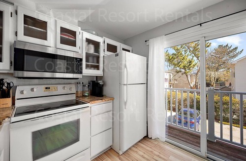 Heron Harbour Isle House | Gorgeous Bayside 3 Bedroom Townhome with 4 Private Balconies and Outdoor Community Pool!