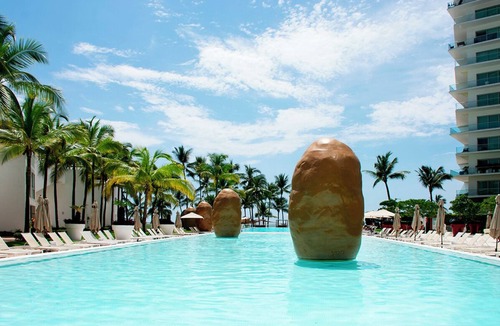North Hotel Zone Condo | Gorgeous Beach-Front Apartment with Breathtaking Views of Puerto Vallarta's Bay