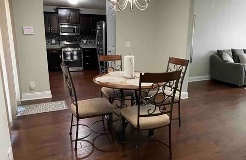 Clarksville House | Gorgeous Cozy Residential Home -n9 min walk to park