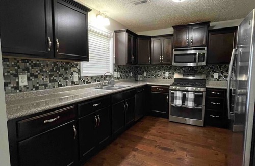 Clarksville House | Gorgeous Cozy Residential Home -n9 min walk to park