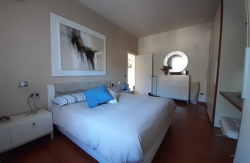 Sesto Fiorentino Bed & Breakfast | Grande camera e bagno con vasca idromassaggio