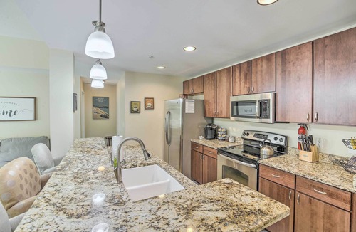 Grand Haven Apartment | Grand Haven Condo w/Patio < 1 Mi to Downtown
