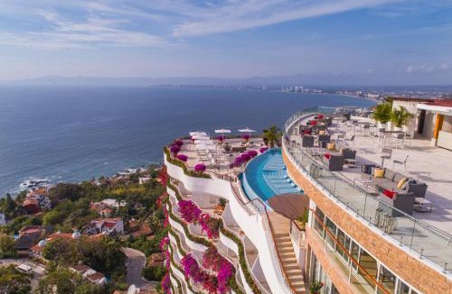 Conchas Chinas Resort | Grand Miramar All Luxury Suites & Residences