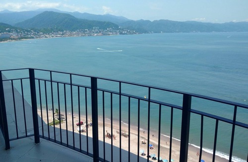 North Hotel Zone Apartment | Grand Venetian luxury condominium