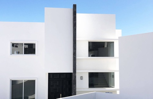 Libertad House | Great house, ocean view & walking distance to town