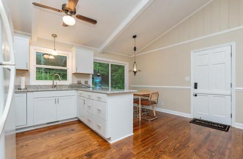 Mount Airy House | Green Cottage at Serre Vineyards