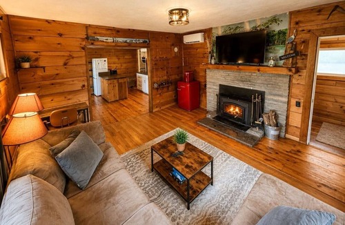 Scotia Cottage | Grinmore Lakeside Hideaway with Panoramic View