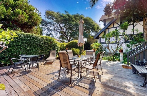 East Beach Apartment | Ground-floor Seaside Suite with charming patio - 2-minute walk to beach