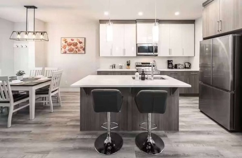 Lynnwood Ridge Condo | 🏡 Group Stay by Downtown | 6BR Duplex Sleeps 16 | Banff Pass + Netflix!