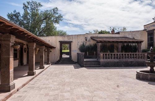 San Juan del Rio House | Hacienda con Alberca Vintage