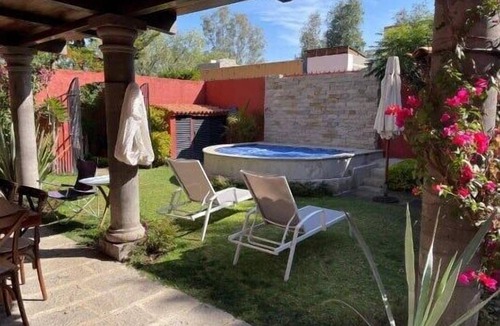 San Juan del Rio House | Hacienda-style colonial house near vineyards