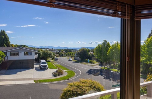 Richmond Heights House | Hampstead Heights - Spacious family home, great views