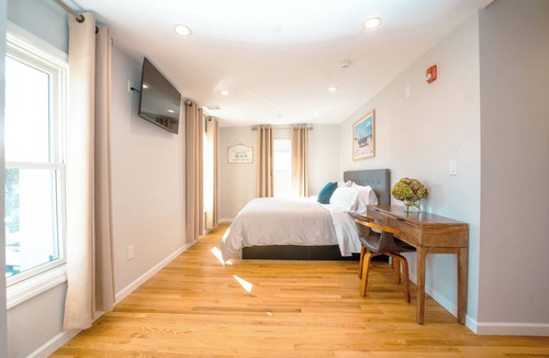 Hampton Bays Hotel | Hampton Bays Hotel on Main