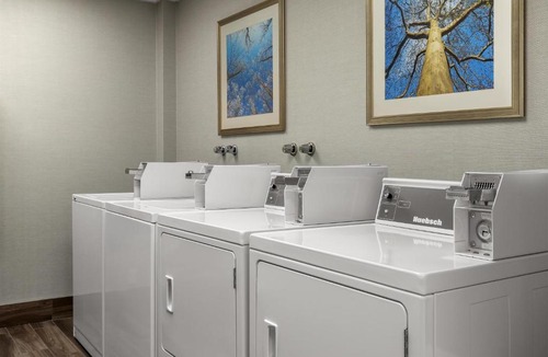 Dorval Hotel | Hampton Inn & Suites Montreal-Dorval